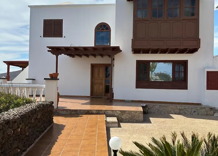 Casona El Faro De Macher